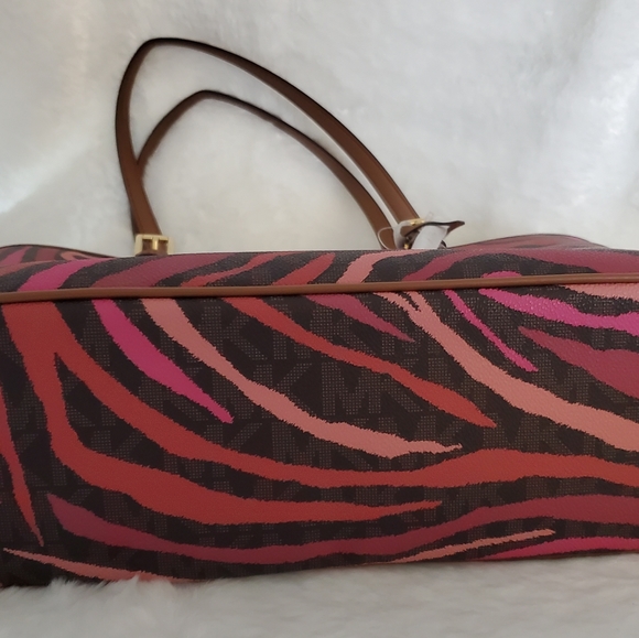 Michael Kors purse - Picture 8 of 9